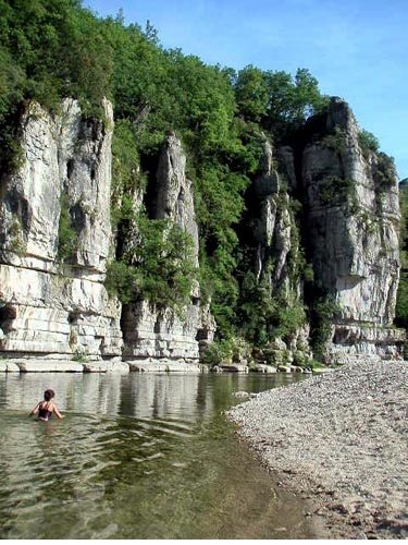 Flusslandschaft in der Ardèche